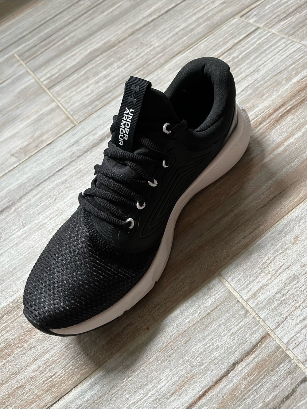 Under Armour Men’s Black and White Athletic Sneaker NWOT